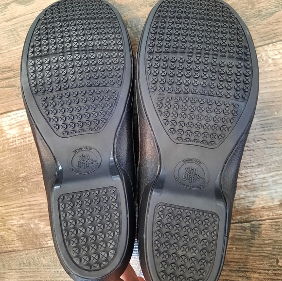 Slip Grips Black Slip Resistant Clogs Work Shoes - Picture 4 of 5